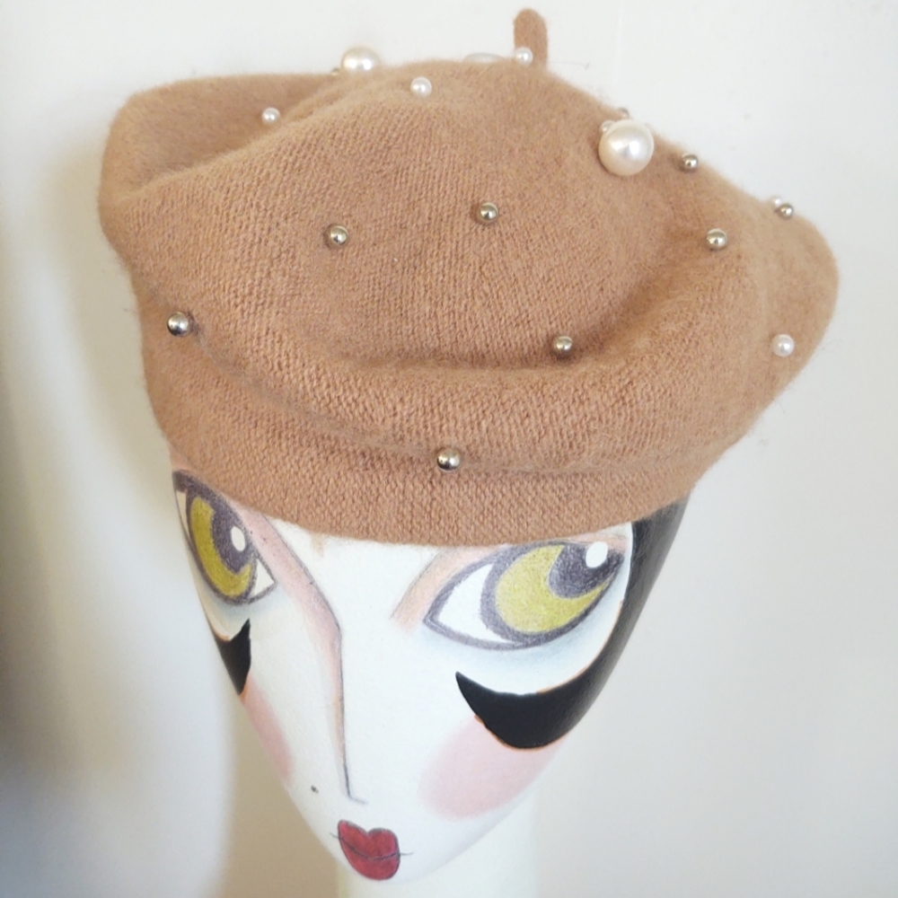 Camel-Tan WooL🦙 Beret with Pearl Accents ~